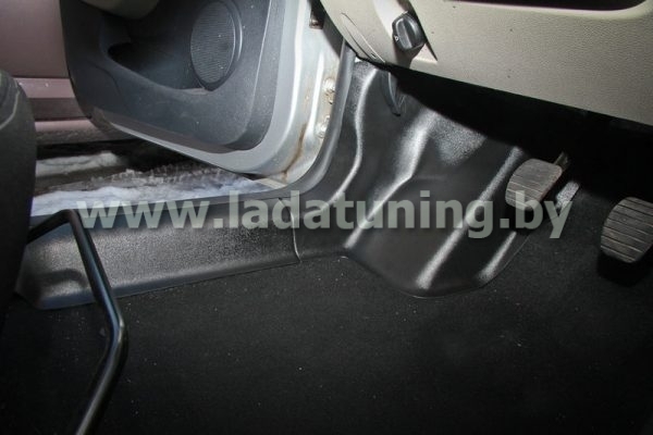 Накладки передние на ковролин Renault Logan2, Sandero2, Stepway, Lada XRay