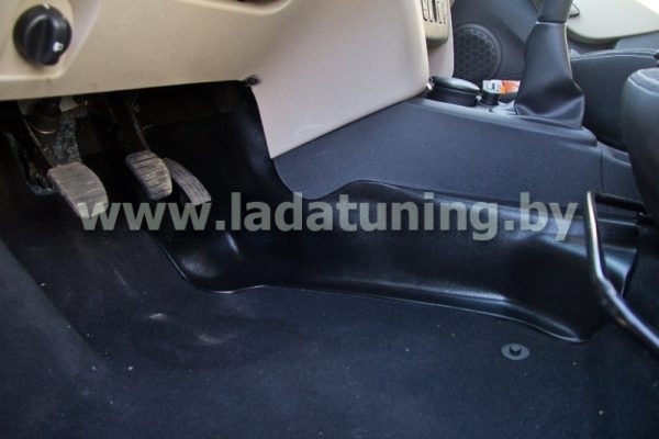 Накладки на ковролин центральные для Renault Logan 2